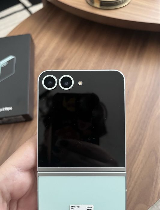Samsung Galaxy Z Flip 6