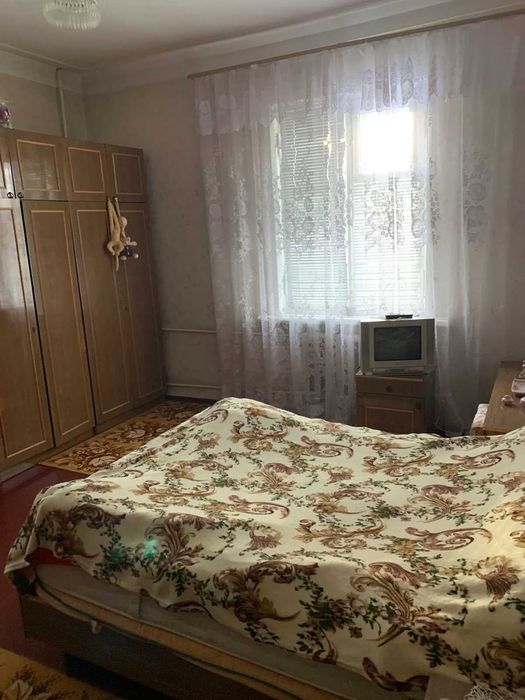 Продаю  велику 2кімнатну квартиру в р-ні пл.Молоді, розглядаю продаж за сертифікати
