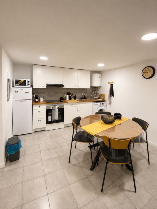Apartamento T1 com quintal totalmente mobilado a estear