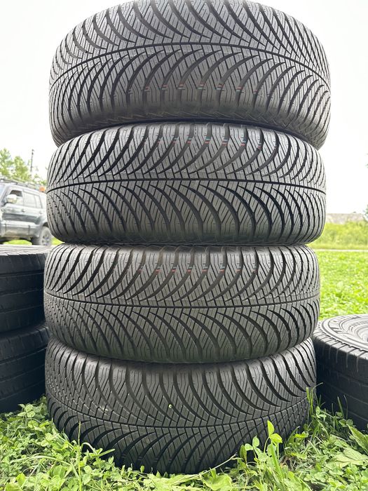 215/60/17 Good Year Vector 4 Seasons