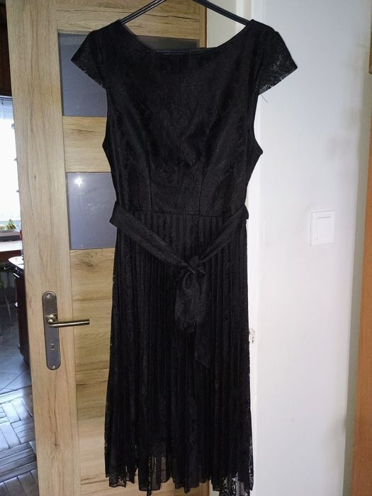 Czarna koronkowa sukienka w roz. 36 / S stan idealny SHEIN