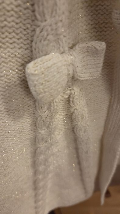 Elegancki sweterek z torebką rozmiar 128