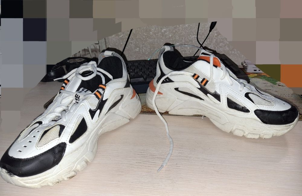 Білі Кросівки 40-41 розмір