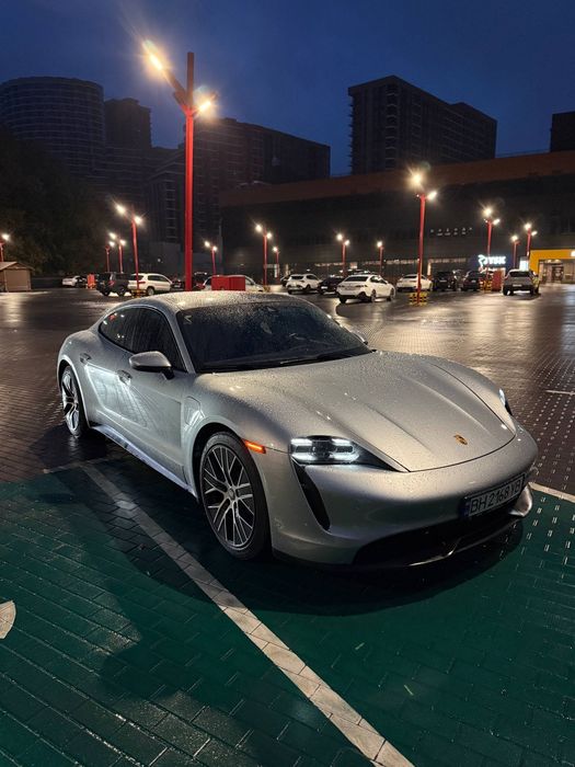 Porsche Taycan 2023