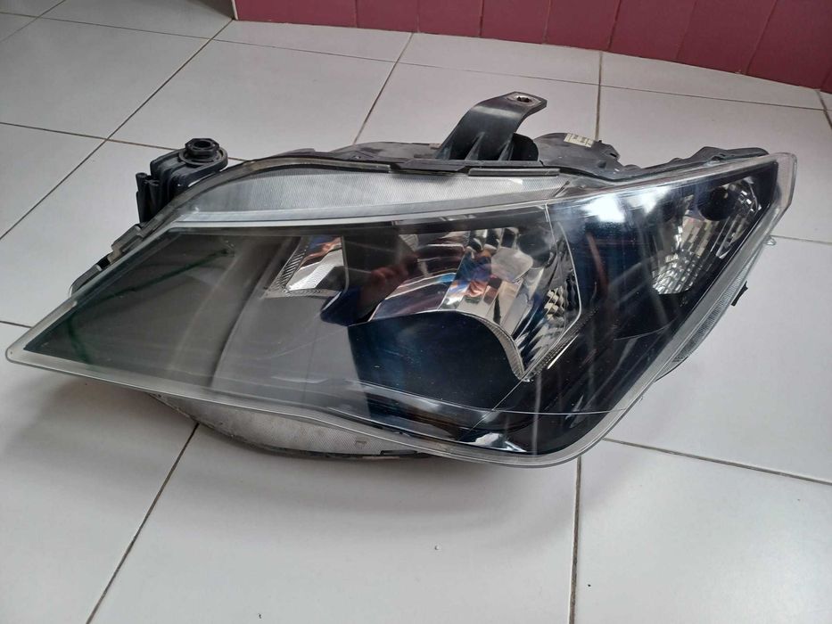 Farol Esquerdo Seat Ibiza 4