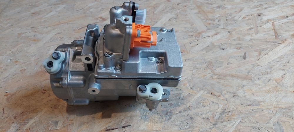 Компресор кондиціонера 926005749R Renault Zoe