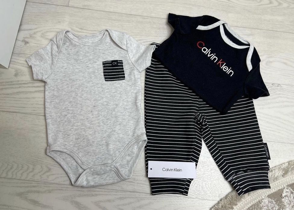 Костюмчик Calvin Klein на 3-6 месяцев