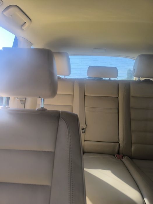 Автомобіль Volkswagen Touareg