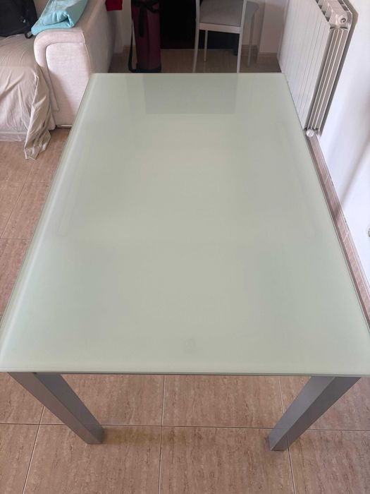 Mesa de Vidro Extensível – Ótimo Estado