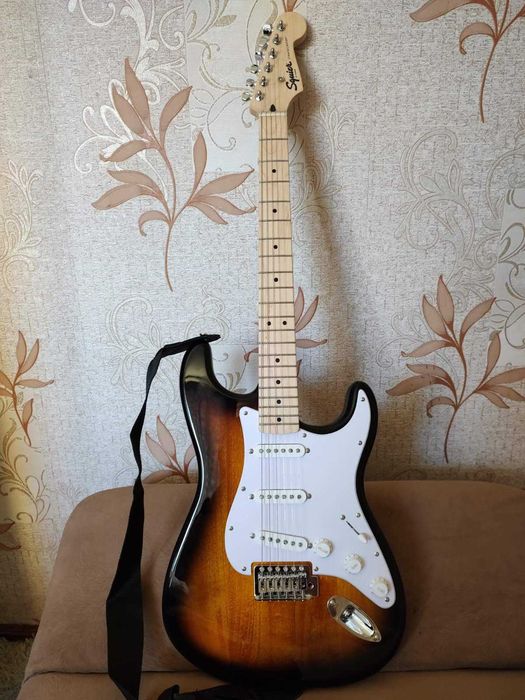 Електрогітара Squier BY Fender Sonic Stratocaster + комбопідсилювач