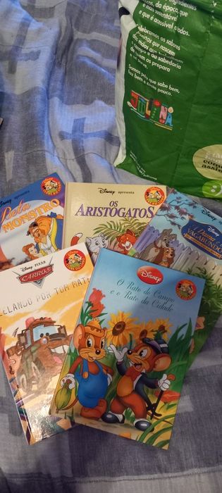 Livros "clube do livro - Disney e Pixar"
