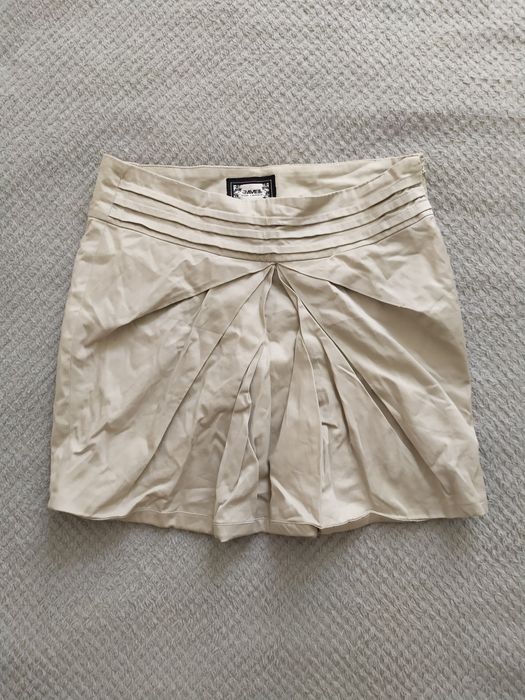 Beżowa spódniczka