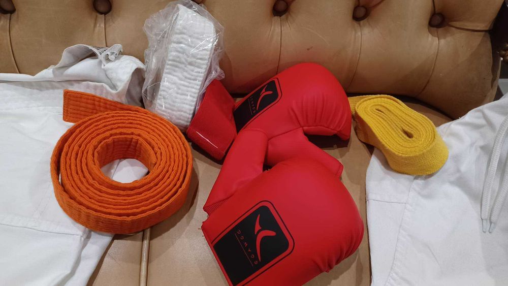 Kimono + cintos + luvas  Karaté