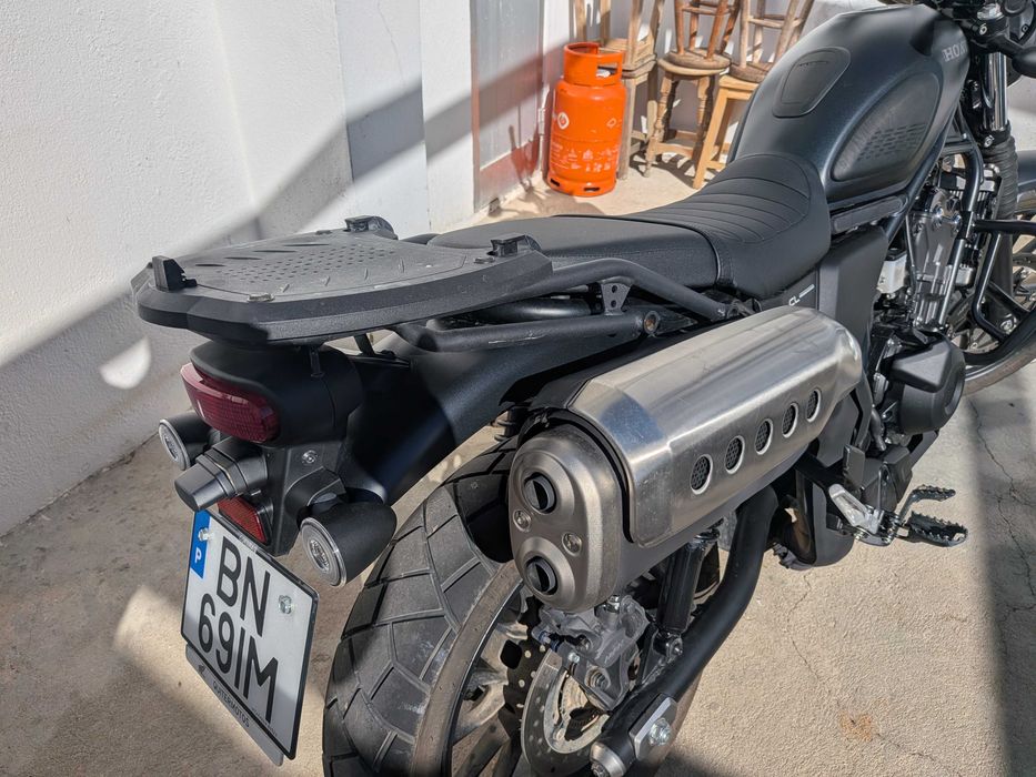 Honda CL 500 Setembro 2024 apenas 3687Km sistema localização MapIt (210€).  Mota de garagem como nova apenas um proprietário. Preço: 5,710€ sem extras
