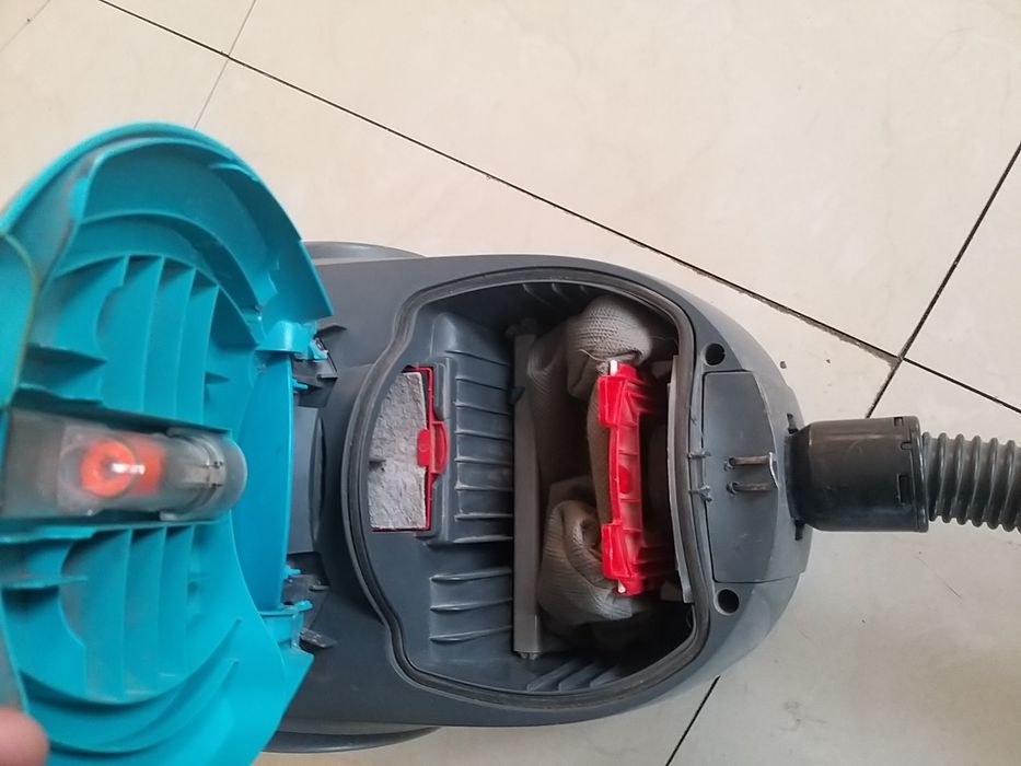 Пылесос Филипс  1600 W с мешком для сбора пыли
