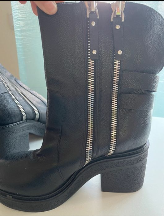 Botas pretas cano médio, marca italiana, Barachini, 39