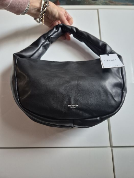Torebka marki Ulrika do ręki mała czarna