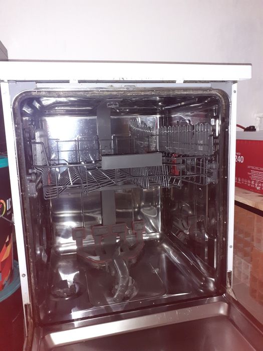 Máquina loiça Whirlpool a funcionar