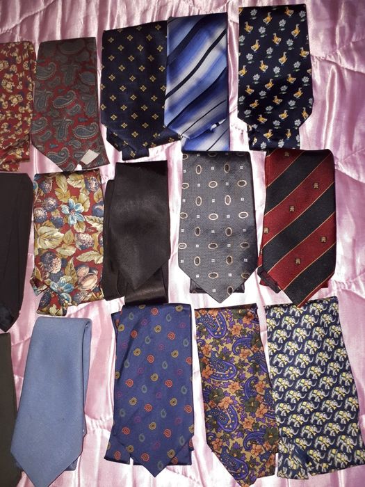 Lote de 24 gravatas em seda