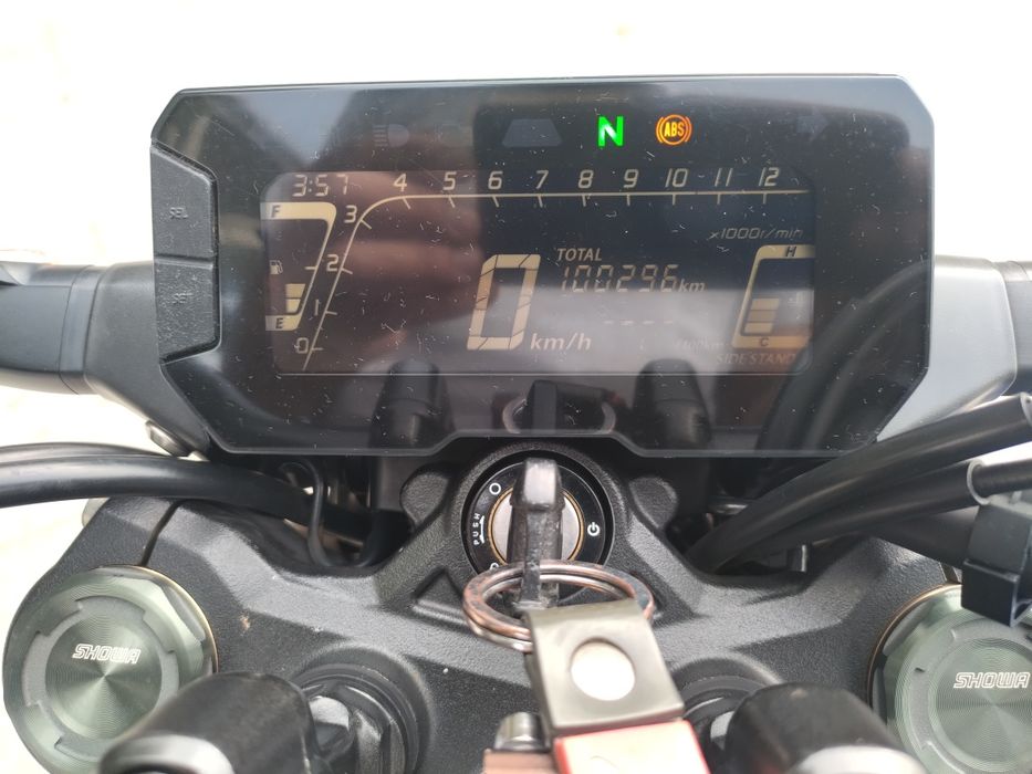 Honda CB 300 R com extras