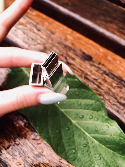 Флешка usb накопитель Tesla 32Gb светящаяся Тесла