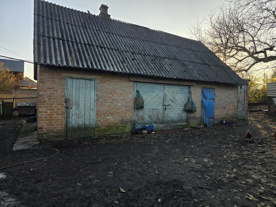 Продаж цегляного будинку.