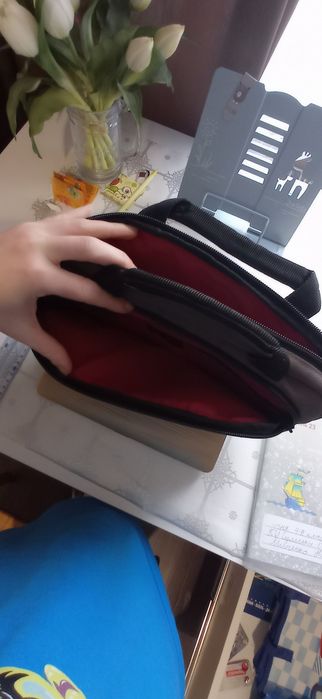 Нетбук Asus з чохлом