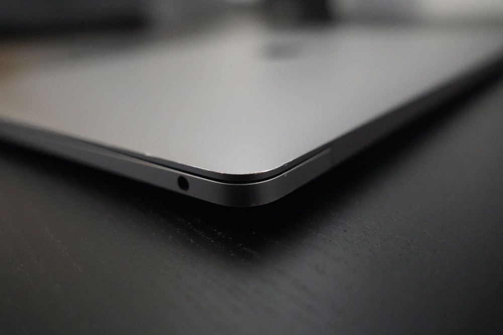 Używany firmowy MacBook Pro 13 M1 16GB RAM 256GB SSD 2020