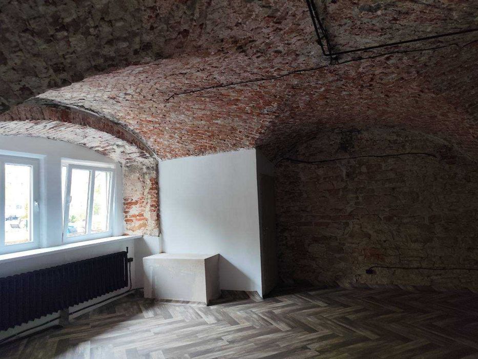 Przestronny lokal użytkowy 115 m² w samym centrum Końskich