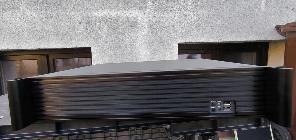 Obudowa serwerowa do montażu w szafie Rack 19" o wysokości 2U.