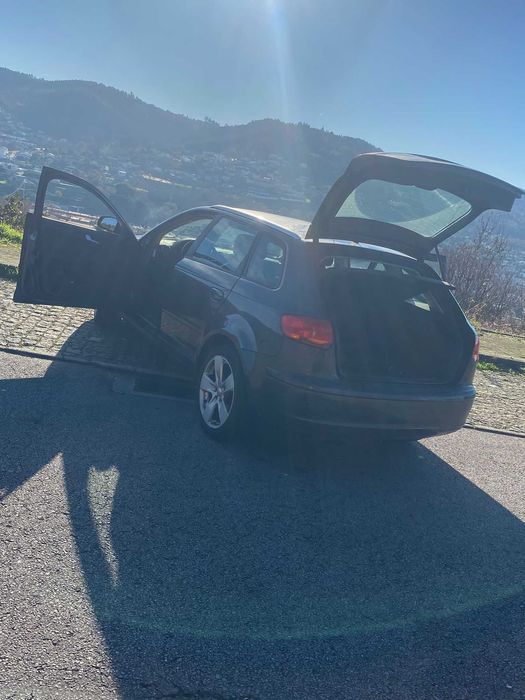 Audi A3 1.9 TDI SportBack (com rádio display + GPS)