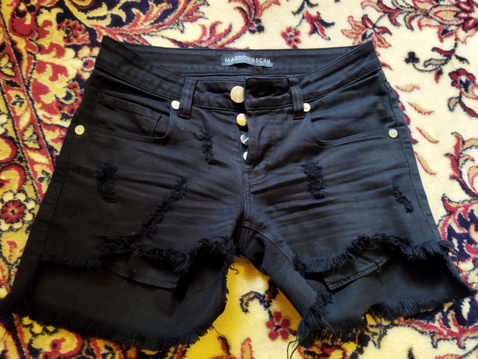Sprzedam czarne spodenki