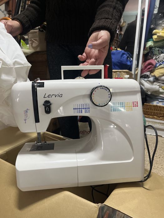 Maquina de costura Lervia