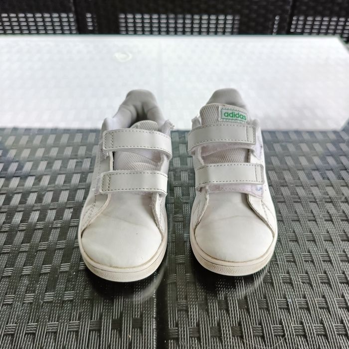 Białe buty dziecięce Adidas na rzepy R.27