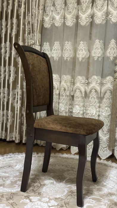 Стілці у вітальню