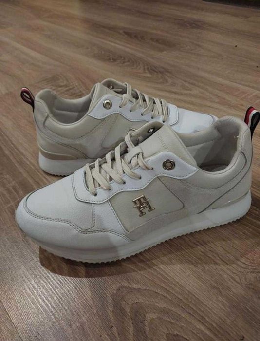 Продам кроссвки оригинал tommy hilfiger