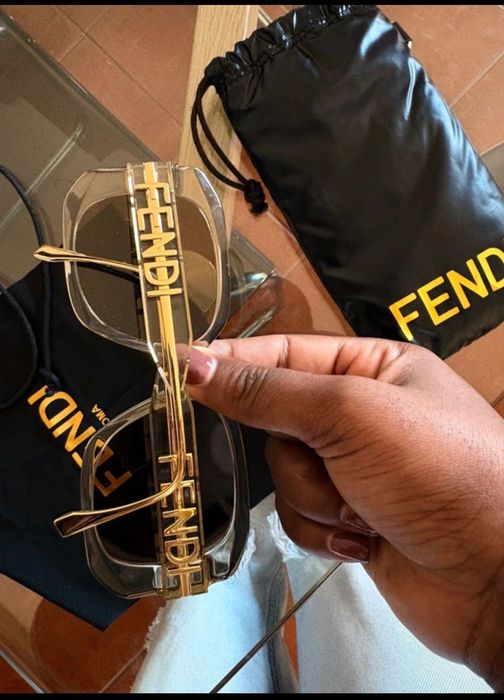 Óculos da de luxo da Fendi