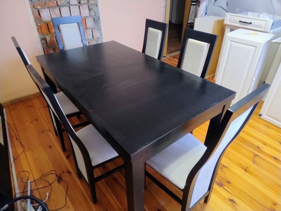 Stół kuchenny z krzesłami
