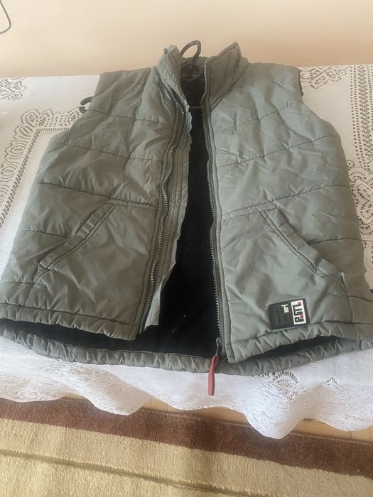 Безрукавка утеплена для хлопчика 6-7років