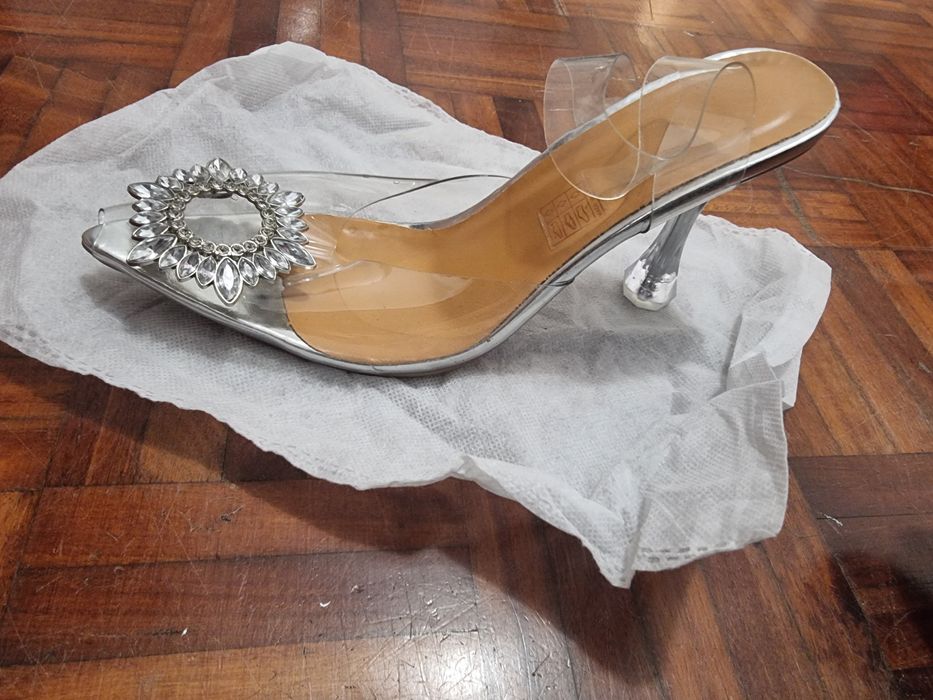 Sapatos lindos em bom estado