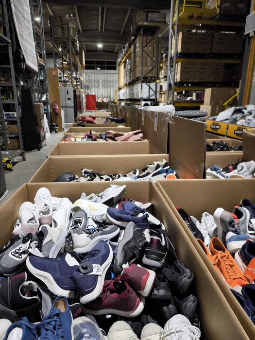 OFERTA ESPECIAL – LOTE MISTO DE ROUPA, CALÇADO E ACESSÓRIOS