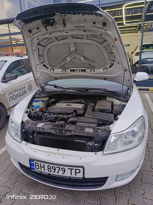 Продам официальную Шкода Октавия 2012 года.