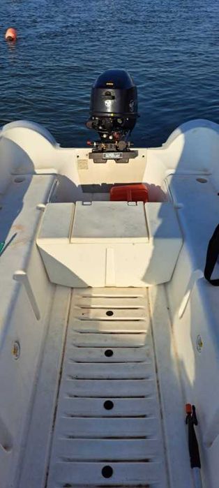 Barco a motor Whaly 435 c/ motor Tohatsu 20 CV 4 Tempos