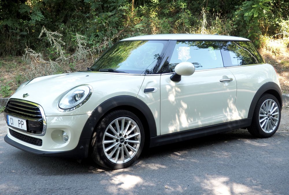 Mini Cooper 1.5 gasolina automático ,GPS, bancos em couro, estacionamento automático