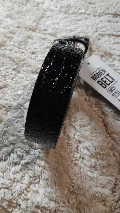 Nowy lakierowany pasek damski czarny