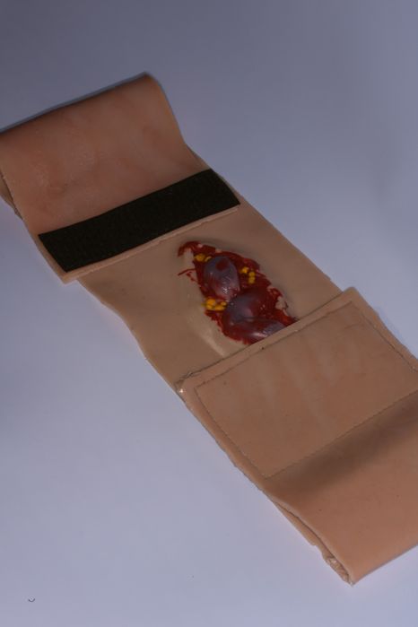 Силіконовий тренажер  "проникаюче поранення живота". Тактична медицина