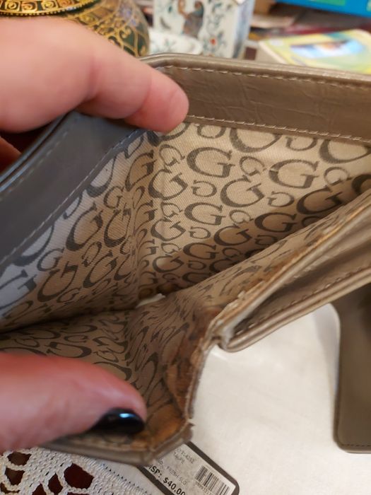 Carteira Gess de Mulher, em Pele Cinzento envernizado.