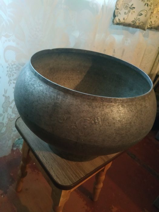 Продам казан  чугунний