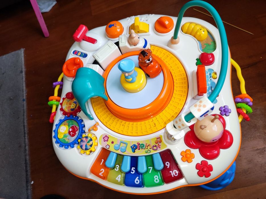 Sprzedam stolik interaktywny. Całkowicie sprawny.