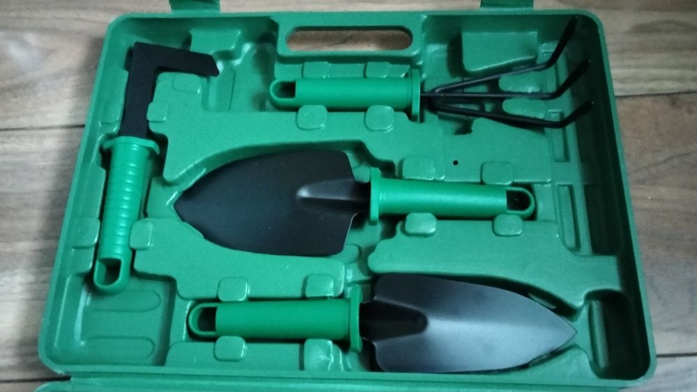 Zestaw narzędzi ogrodowych w walizce